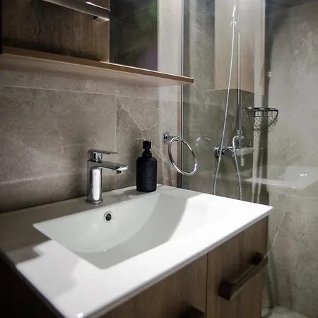 Emily's Luxury Apartments/ Garden Vakantiehuis