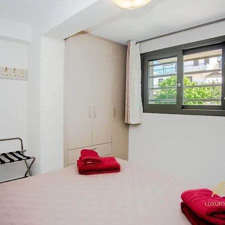 Vakantiehuis Emily's Luxury Apartments/ Garden *