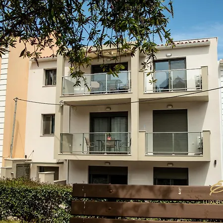 Vakantiehuis Emily's Luxury Apartments/ Garden *