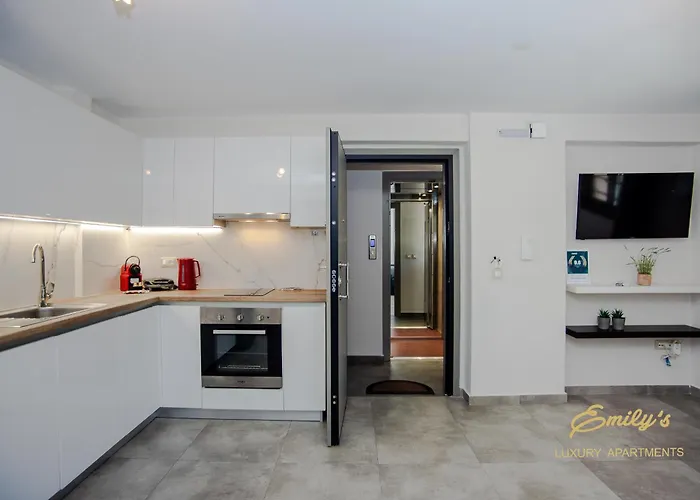 Emily's Luxury Apartments/ Garden