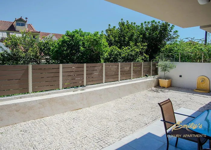 Emily's Luxury Apartments/ Garden Nyaraló