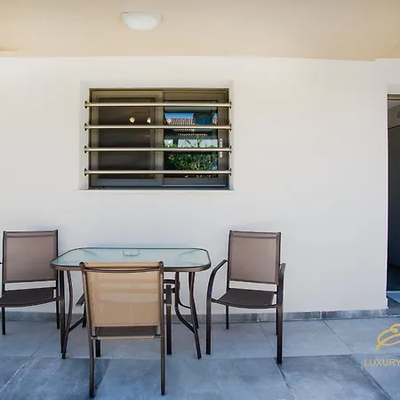 Emily's Luxury Apartments/ Garden 度假居 *