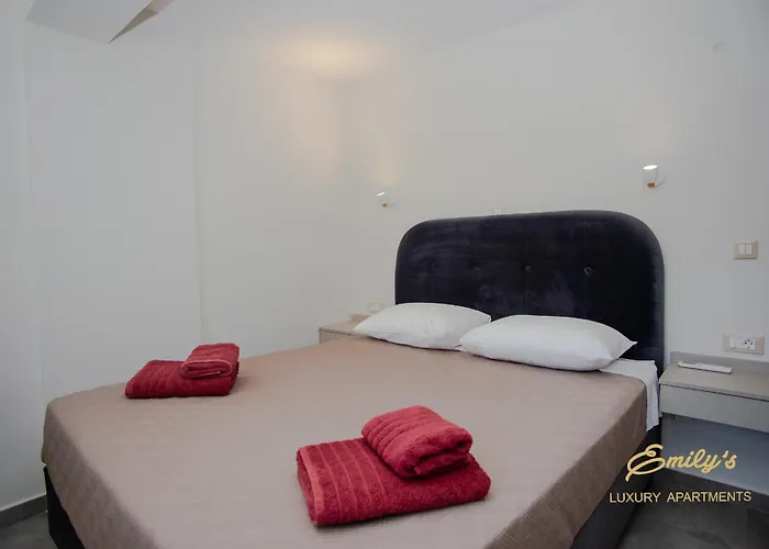 Emily's Luxury Apartments/ Garden Hébergement de vacances