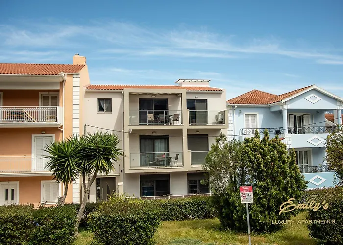 度假居 Emily's Luxury Apartments/ Garden 阿尔戈斯托利翁