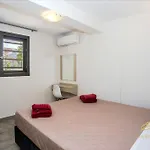 Emily's Luxury Apartments/ Garden *
