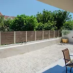 Emily's Luxury Apartments/ Garden Casa de Férias