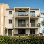 Emily's Luxury Apartments/ Garden Casa de Férias *