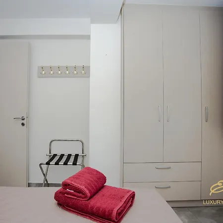 Emily's Luxury Apartments/ Garden أرغوستولي