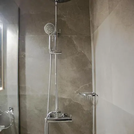 Emily's Luxury Apartments/ Garden 펜션 아르고스톨리온