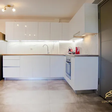 Emily's Luxury Apartments/ Garden أرغوستولي