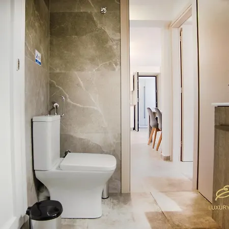 Emily's Luxury Apartments/ Garden بيت للعطل *