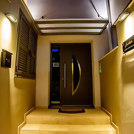 Emily's Luxury Apartments/ Garden Dom wakacyjny