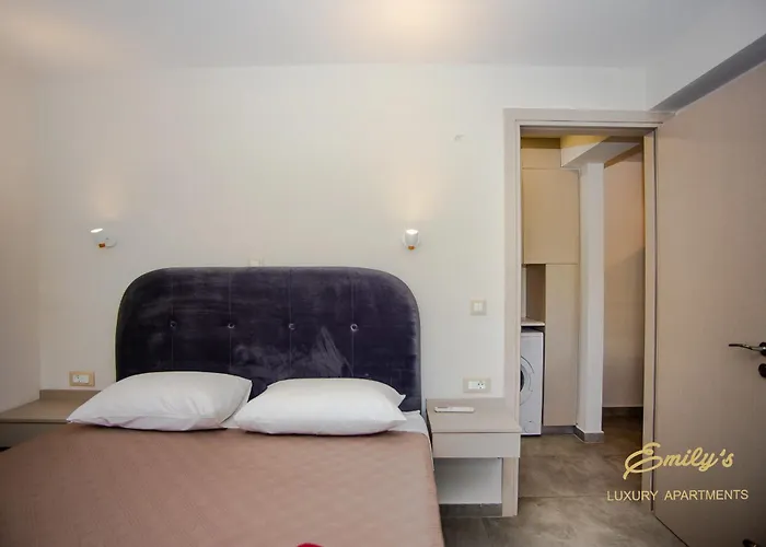 Vakantiehuis Emily's Luxury Apartments/ Garden *