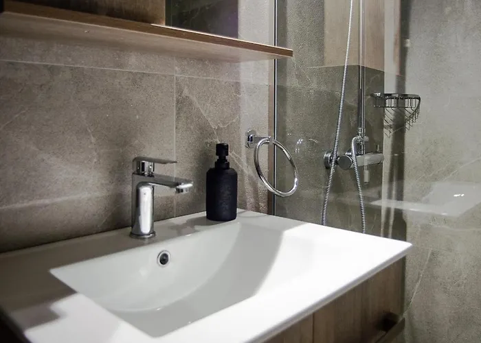 Emily's Luxury Apartments/ Garden Vakantiehuis