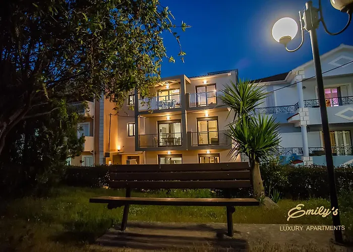 Emily's Luxury Apartments/ Garden Vakantiehuis *